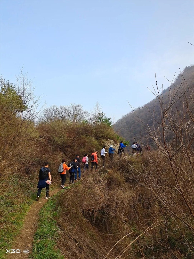 徒步9小時！貝博兒人挑戰(zhàn)2449米東秦嶺第二高峰——箭峪嶺