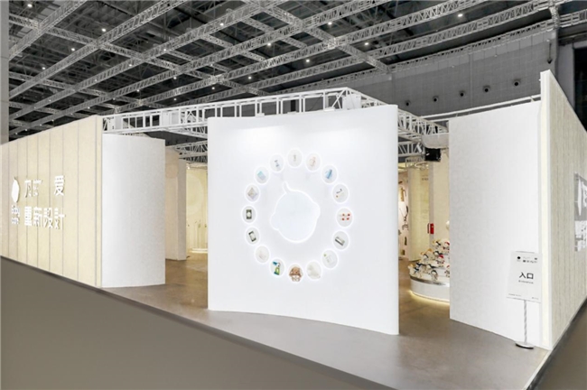 Babycare“纸制展馆”亮相2025 CBME，多维度诠释品牌理念