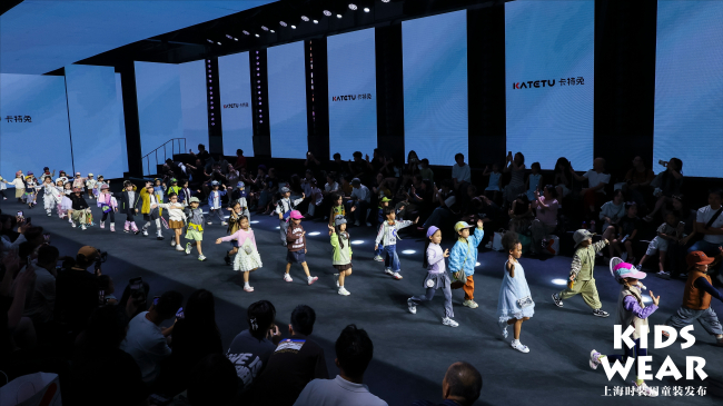 卡特兔亮相上海时装周：解锁童鞋时尚与科技的双重魅力
