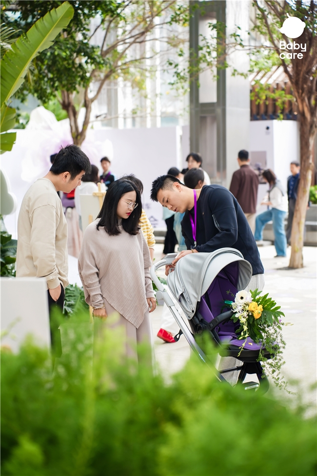 当科技邂逅优雅：Babycare「智能舱」S9智能推车深圳首发